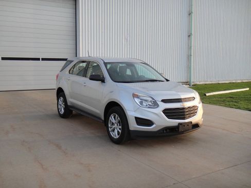 Used 2017 Chevrolet Equinox LS image 4