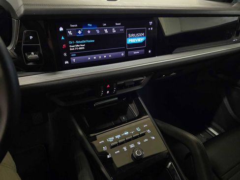 Used 2024 Porsche Cayenne image 31