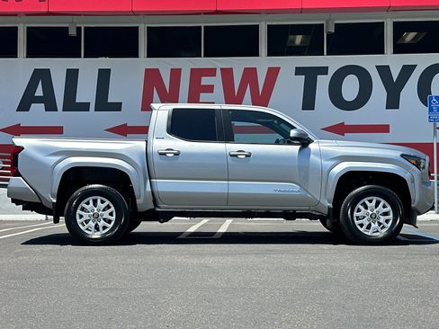 Used 2025 Toyota Tacoma SR5 AWD/4WD image 6