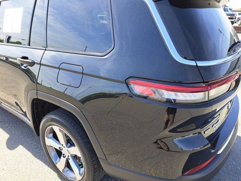 Used 2022 Jeep Grand Cherokee L Limited image 20