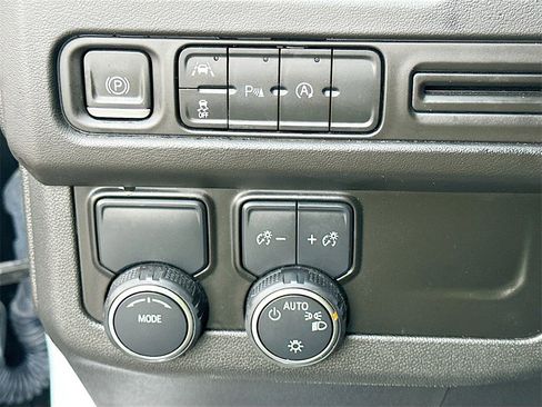 Used 2023 Chevrolet Suburban Premier image 10