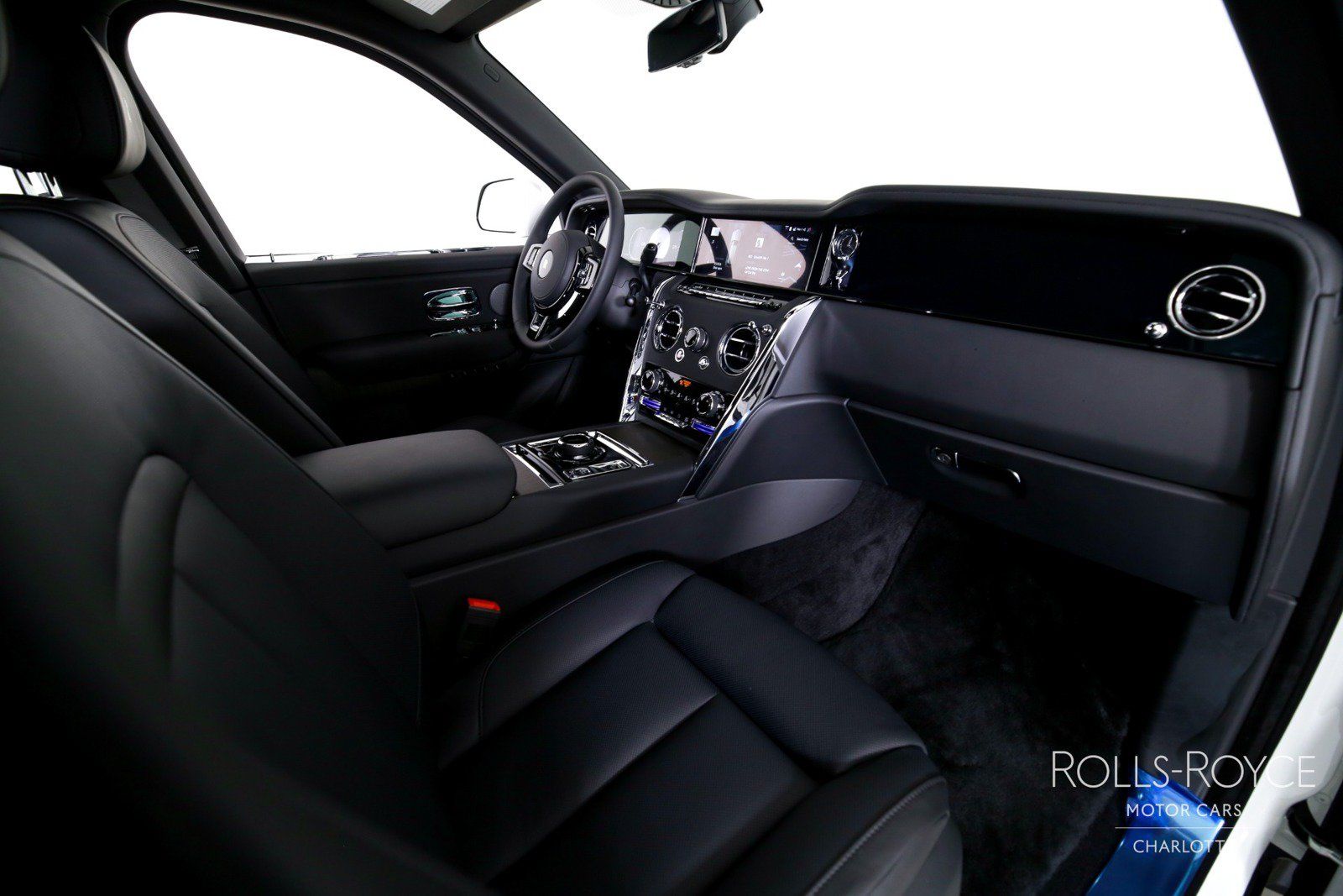 Used 2026 Rolls-Royce Cullinan AWD/4WD image 37