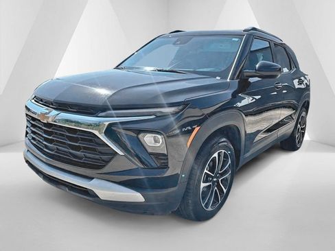Used 2025 Chevrolet TrailBlazer LT FWD image 3