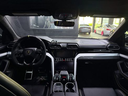 Used 2022 Lamborghini Urus AWD/4WD image 18