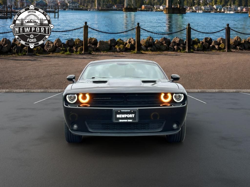 Used 2018 Dodge Challenger SXT w/ Blacktop Package RWD image 2
