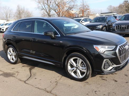 Used 2023 Audi Q3 2.0T Premium w/ Convenience Package image 4