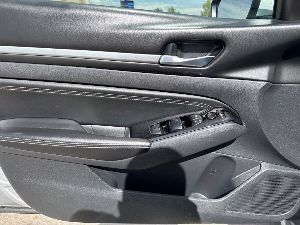 Used 2021 Nissan Altima 2.5 SV FWD image 15