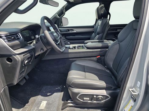 New 2026 Jeep Grand Wagoneer 2WD image 17