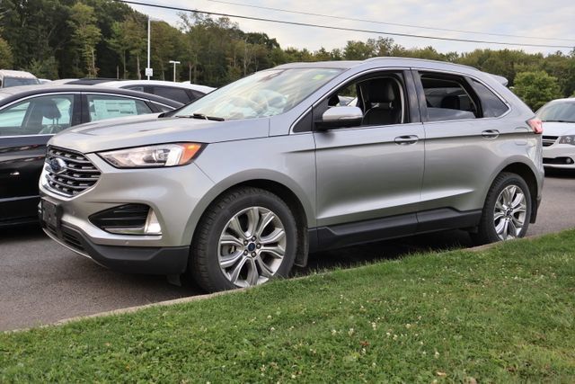 Used 2020 Ford Edge Titanium AWD/4WD image 2