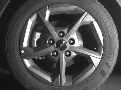 Used 2025 Kia K4 LXS image 12