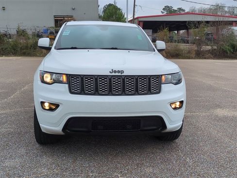 Used 2019 Jeep Grand Cherokee Altitude image 2