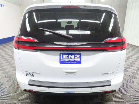 Used 2024 Chrysler Pacifica Limited FWD image 35