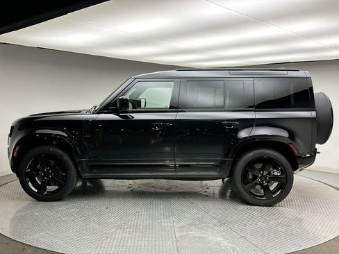 New 2026 Land Rover Defender 110 X-Dynamic SE image 2