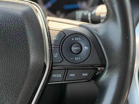 Used 2024 Toyota Venza XLE AWD/4WD image 12