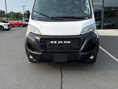 Used 2026 RAM ProMaster 2500 w/ Convenience Group FWD image 4