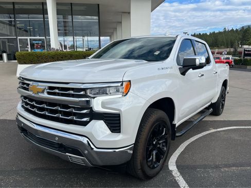 Used 2025 Chevrolet Silverado 1500 LTZ image 2