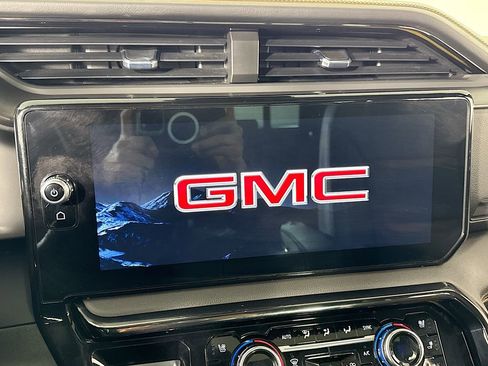 Used 2022 GMC Sierra 1500 AT4 w/ AT4 Premium Package AWD/4WD image 36