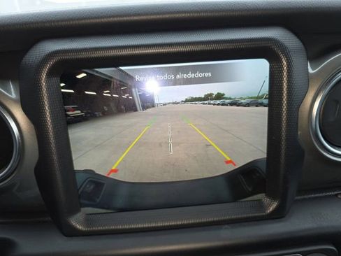 Used 2023 Jeep Gladiator Overland AWD/4WD image 10