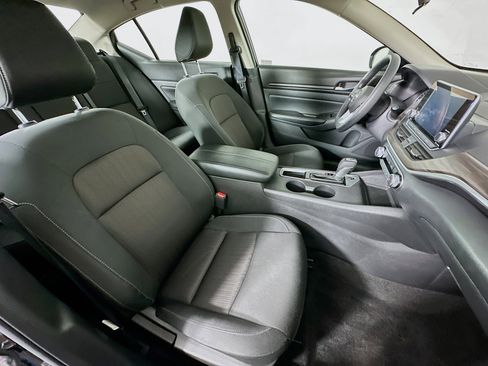 Used 2025 Nissan Altima 2.5 SV image 28