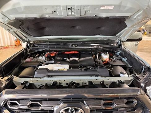 Used 2025 Toyota Tundra Platinum AWD/4WD image 28
