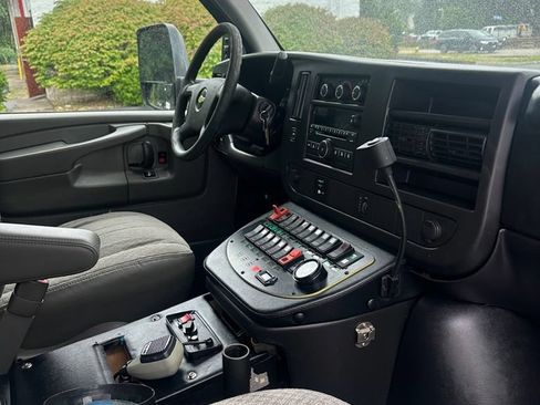 Used 2011 Chevrolet Express 4500 w/ Ambulance Package RWD image 45