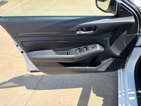 Used 2025 Nissan Altima 2.5 SV FWD image 13