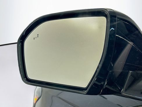 Used 2024 Ford Expedition XLT image 16