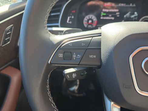 Used 2025 Audi Q7 Premium w/ Convenience Package image 18