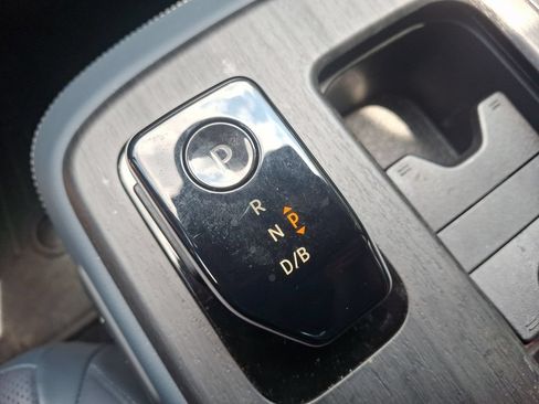 Used 2023 Nissan Ariya AWD/4WD image 12