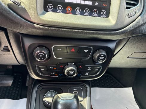 Used 2020 Jeep Compass Trailhawk AWD/4WD image 21
