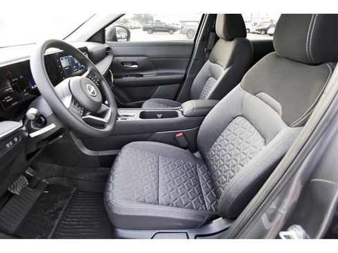 New 2026 Nissan Kicks SV w/ SV Premium Package image 6