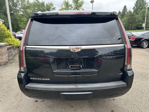 Used 2018 Cadillac Escalade Luxury RWD image 5