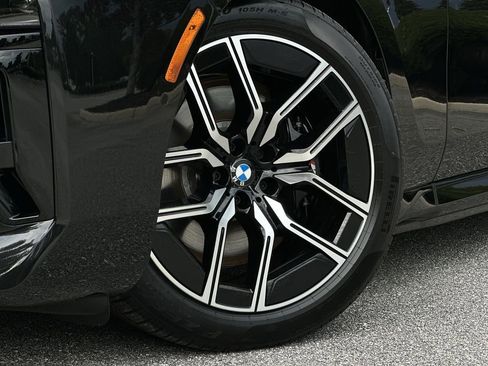 New 2025 BMW i7 xDrive60 image 14