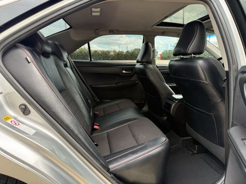 Used 2017 Toyota Camry SE w/ Moonroof Package FWD image 24