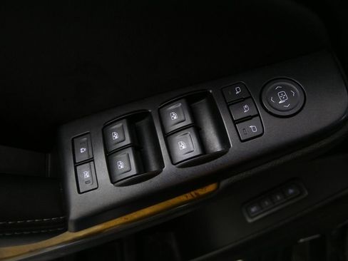 Used 2017 GMC Yukon XL Denali w/ Open Road Package image 15