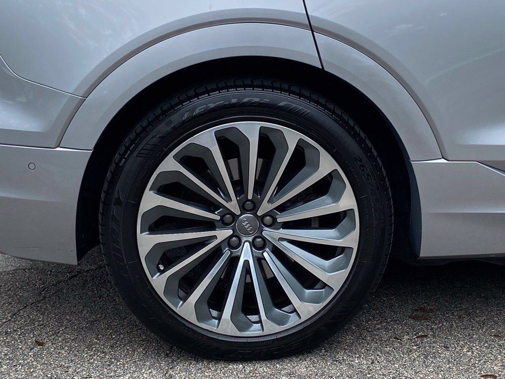 Used 2019 Audi e-tron Prestige w/ Prestige Package AWD/4WD image 12