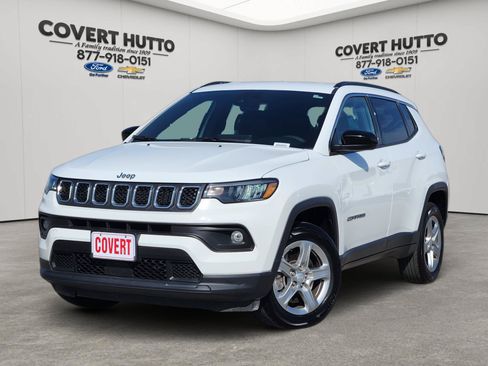 Used 2024 Jeep Compass Latitude AWD/4WD image 1