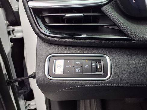 Used 2025 Buick Enclave Preferred w/ Power Package image 12