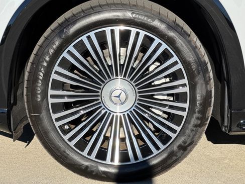 New 2025 Mercedes-Benz Maybach EQS 680 4MATIC image 12