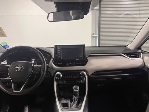 Used 2021 Toyota RAV4 XLE Premium image 20