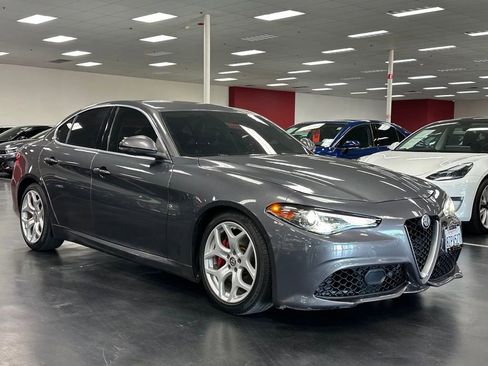 Used 2018 Alfa Romeo Giulia Ti w/ TI Leather Package RWD image 9