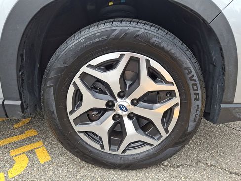 Used 2019 Subaru Forester Premium AWD/4WD image 8