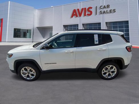 Used 2025 Jeep Compass Latitude w/ Sun & Sound Group AWD/4WD image 10