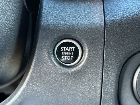 Used 2023 Nissan Frontier SV image 25