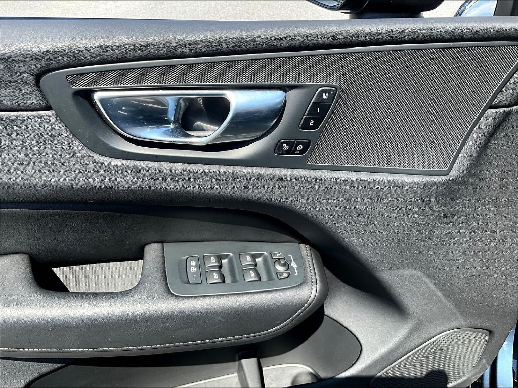 Used 2025 Volvo XC60 B5 Plus w/ Protection Package Premier AWD/4WD image 19