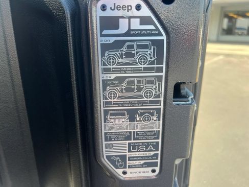 Used 2022 Jeep Wrangler Unlimited Sahara AWD/4WD image 57