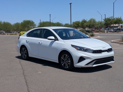 Certified 2024 Kia Forte LXS FWD image 7