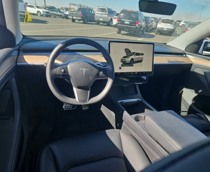 Used 2024 Tesla Model Y Long Range AWD/4WD image 5