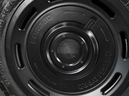 Used 2025 Land Rover Defender 110 X-Dynamic SE image 21