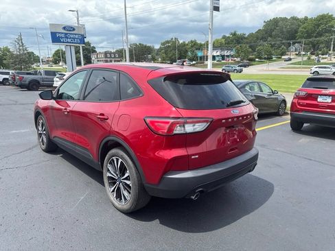 Certified 2022 Ford Escape SE w/ SE Sport Appearance Package FWD image 3